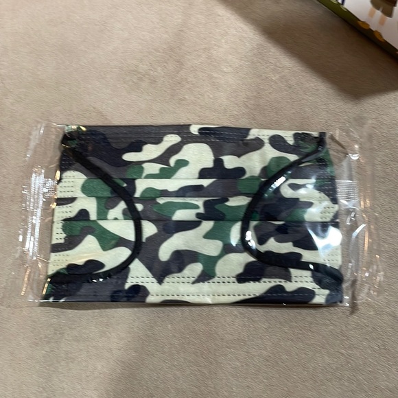 NIB Childs Camouflage Camo Cloth Disposable Face Masks For Kids 42 total - Picture 3 of 5